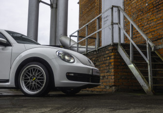 Подержанный автомобиль Volkswagen Beetle Hatchback 2013 года (11 фото)