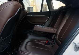 Подержанный автомобиль BMW X1 2019 года (9 фото)