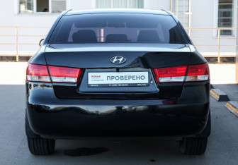 Подержанный автомобиль Hyundai Sonata 2007 года (6 фото)