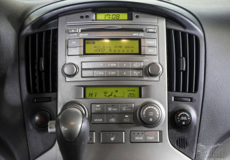 Подержанный автомобиль Hyundai Grand Starex 2014 года (10 фото)