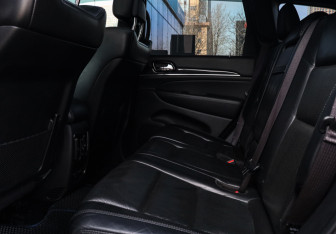 Подержанный автомобиль Jeep Grand Cherokee 2019 года (9 фото)