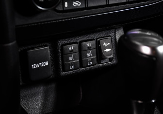 Подержанный автомобиль Toyota Auris Hatchback 2014 года (16 фото)