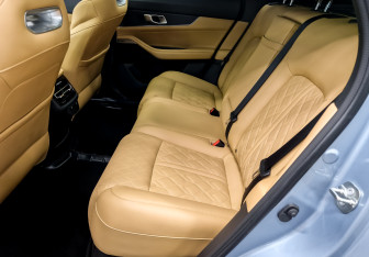 Подержанный автомобиль Changan UNI-K 2023 года (12 фото)