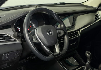 Подержанный автомобиль Changan CS35PLUS 2019 года (13 фото)