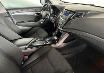 Подержанный автомобиль Hyundai i40 Sedan 2015 года (11 фото)