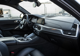 Подержанный автомобиль BMW X6 2021 года (20 фото)