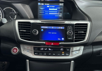 Подержанный автомобиль Honda Accord Sedan 2013 года (14 фото)