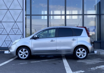 Подержанный автомобиль Nissan Note 2010 года (8 фото)