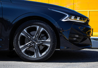 Подержанный автомобиль Kia K5 2021 года (13 фото)