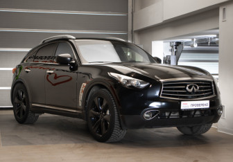 Подержанный автомобиль Infiniti FX 2012 года (3 фото)