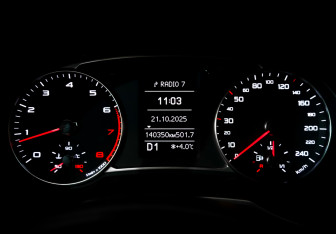 Подержанный автомобиль Audi A1 2012 года (13 фото)