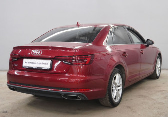 Подержанный автомобиль Audi A4 Sedan 2019 года (5 фото)