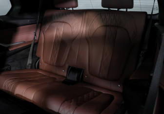 Подержанный автомобиль BMW X7 2022 года (11 фото)