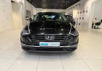 Подержанный автомобиль Hyundai Sonata 2020 года (2 фото)