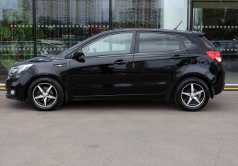 Подержанный автомобиль Kia Rio Hatchback 2016 года (8 фото)