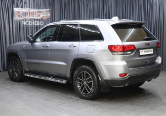 Подержанный автомобиль Jeep Grand Cherokee 2018 года (7 фото)