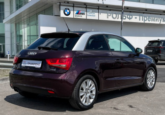 Подержанный автомобиль Audi A1 2012 года (5 фото)