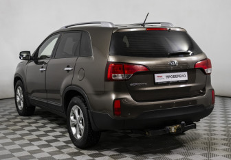 Подержанный автомобиль Kia Sorento 2015 года (7 фото)