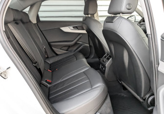 Подержанный автомобиль Audi A4 Sedan 2021 года (11 фото)