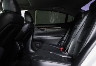 Подержанный автомобиль Lexus ES 2014 года (11 фото)