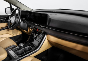 Подержанный автомобиль Kia Carnival 2022 года (9 фото)