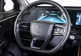 Подержанный автомобиль Omoda C5 2024 года (13 фото)