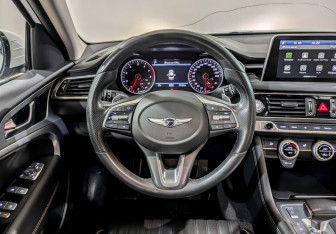 Подержанный автомобиль Genesis G70 2019 года (22 фото)