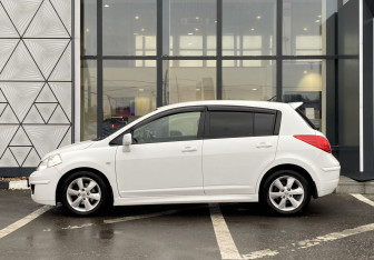 Подержанный автомобиль Nissan Tiida Hatchback 2013 года (8 фото)
