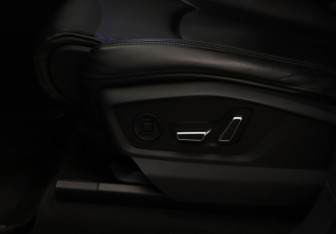 Подержанный автомобиль Audi Q8 2019 года (24 фото)