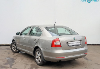 Подержанный автомобиль Skoda Octavia Liftback 2012 года (7 фото)