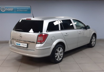 Подержанный автомобиль Opel Astra Wagon 2014 года (5 фото)