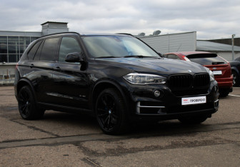 Подержанный автомобиль BMW X5 2013 года (3 фото)