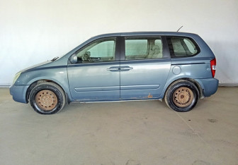 Подержанный автомобиль Kia Carnival 2007 года (8 фото)