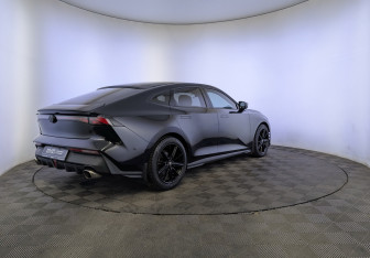 Подержанный автомобиль Changan UNI-V 2023 года (5 фото)