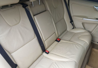 Подержанный автомобиль Volvo XC60 2010 года (11 фото)