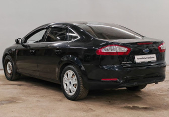 Подержанный автомобиль Ford Mondeo Sedan 2013 года (7 фото)