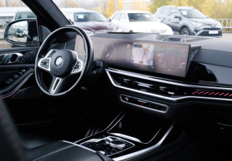 Подержанный автомобиль BMW X7 2023 года (9 фото)