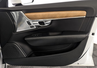 Подержанный автомобиль Volvo S90 2019 года (24 фото)