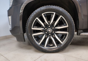 Подержанный автомобиль Cadillac Escalade Suv 2015 года (9 фото)