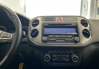 Подержанный автомобиль Volkswagen Tiguan 2010 года (16 фото)