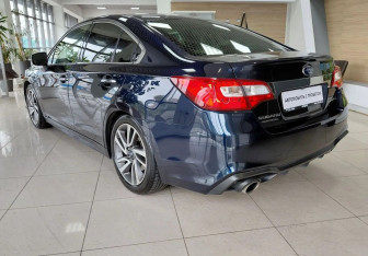 Подержанный автомобиль Subaru Legacy Sedan 2018 года (7 фото)