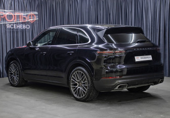 Подержанный автомобиль Porsche Cayenne 2018 года (7 фото)
