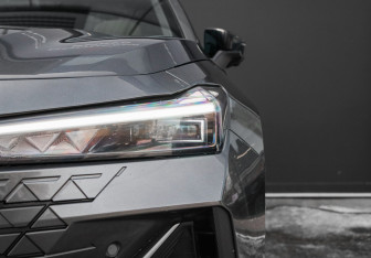 Подержанный автомобиль Changan UNI-V 2023 года (33 фото)