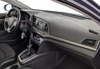 Подержанный автомобиль Hyundai Elantra Sedan 2017 года (13 фото)
