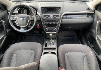 Подержанный автомобиль FAW Besturn X80 2017 года (10 фото)
