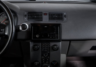 Подержанный автомобиль Volvo V50 2004 года (12 фото)