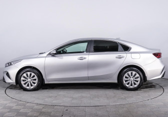 Подержанный автомобиль Kia Cerato Sedan 2022 года (5 фото)