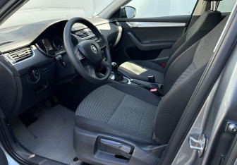Подержанный автомобиль Skoda Octavia Liftback 2013 года (9 фото)