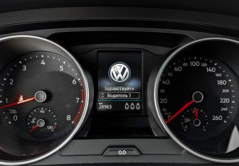 Подержанный автомобиль Volkswagen Tiguan 2017 года (16 фото)