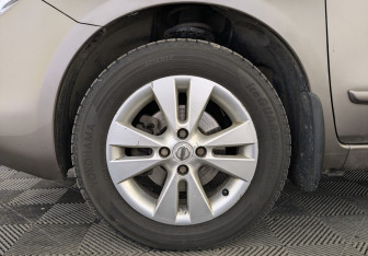 Подержанный автомобиль Nissan Note 2013 года (13 фото)